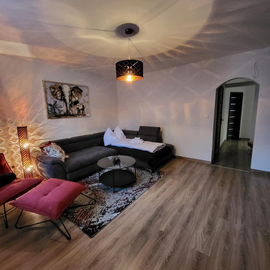 Oli Apartments Сенец Экстерьер фото